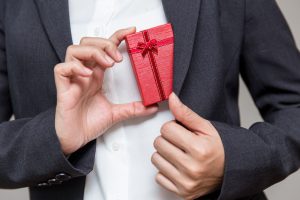 מתיק לעובד ועד ערכות מתנה: מתנות ממותגות לעובדי חברות הייטק מזמינים רק מאתר 12Buy!